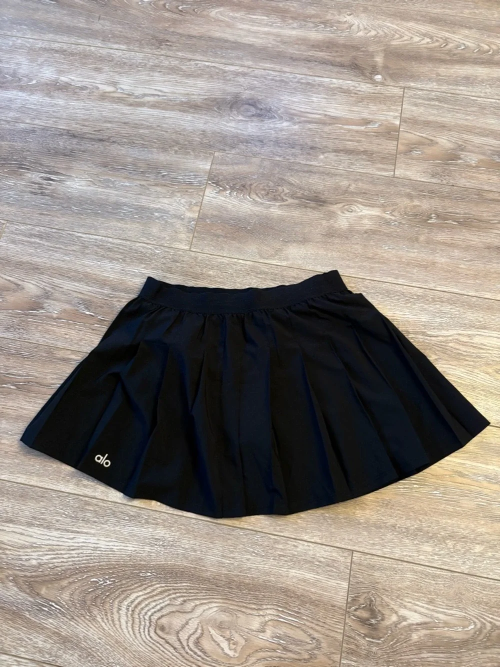 ALO Yoga Black Pleated Athletic Mini Skirt